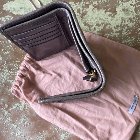 Miu Miu gray vitello shine (calfskin) matelasse tri-fold wallet - Picture 7 of 13